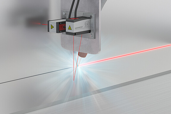 Checking the positioning of welding head with optoNCDT 1900 